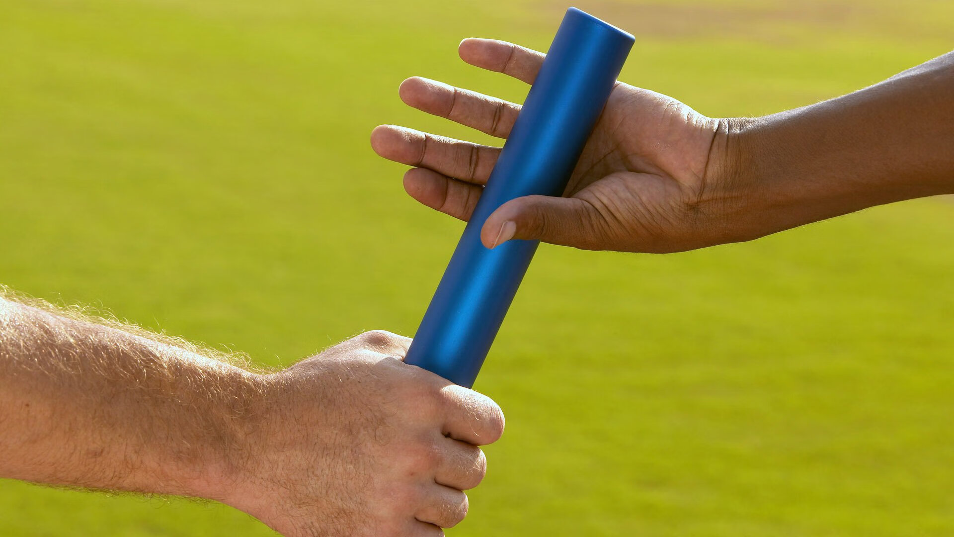 “足球场馆智能照明系统正式启用，节能环保”，足球场灯光照明方案