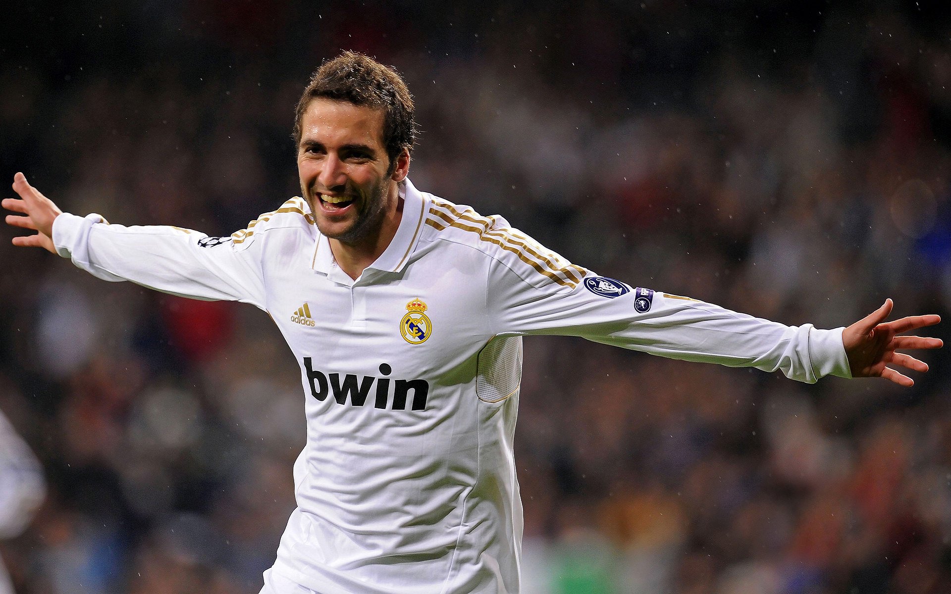 法国反曲弓选拔赛中,巴蒂斯特·阿迪斯和莉莎·巴贝林表现出色